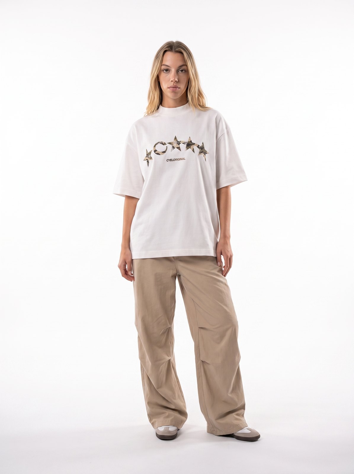Tee Étoiles — Blanc, logo beige