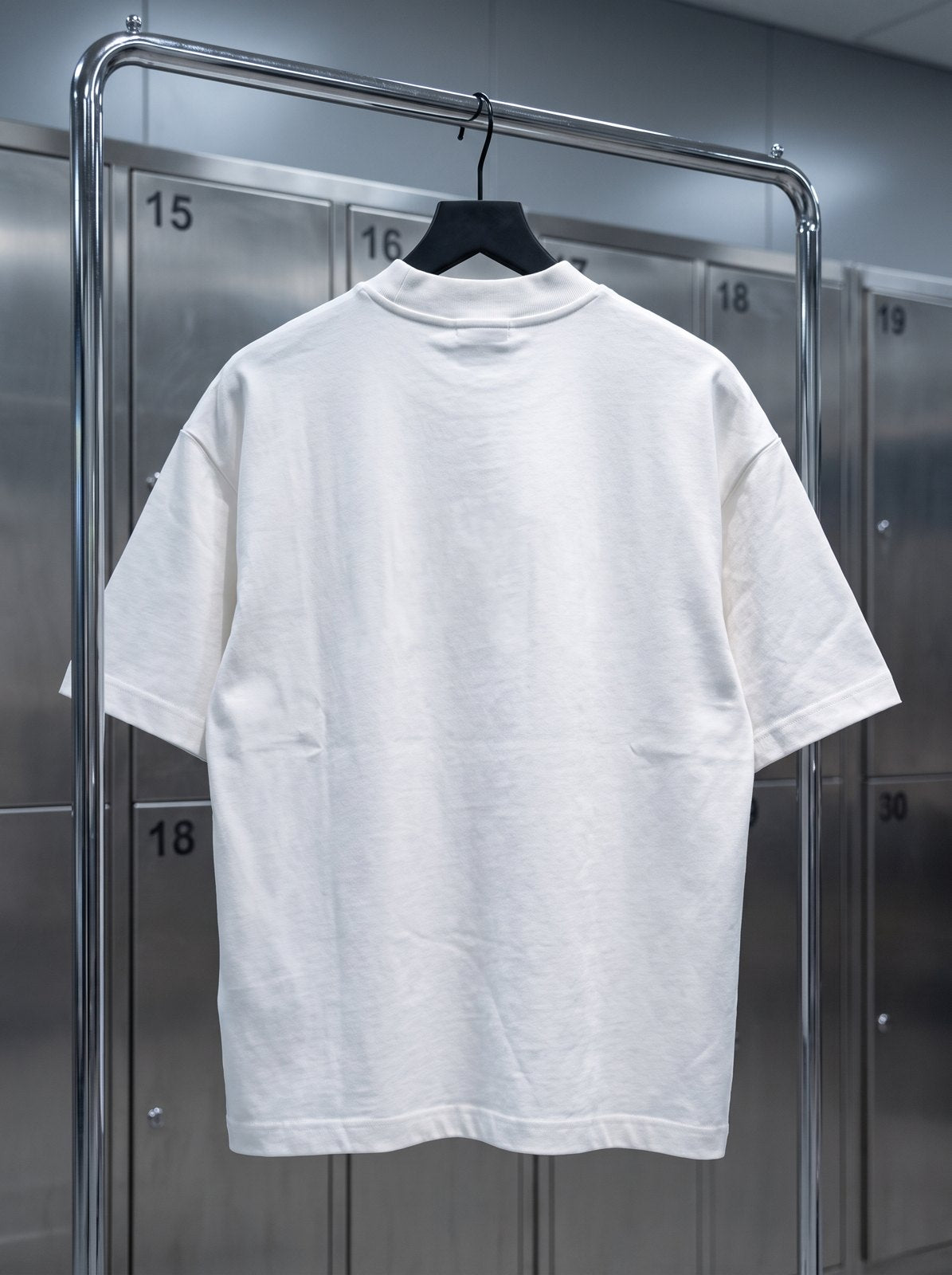 Tee Étoiles — Blanc, logo beige